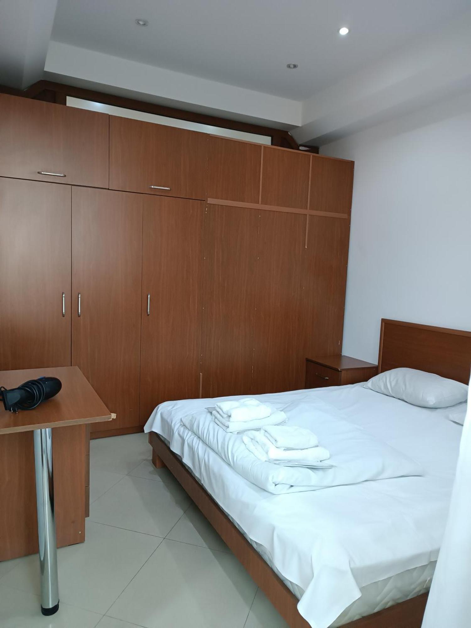 Rent Inn Yerevan On Sakharov Square Bagian luar foto