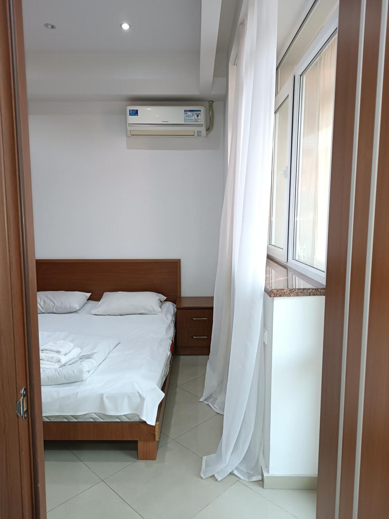 Rent Inn Yerevan On Sakharov Square Bagian luar foto