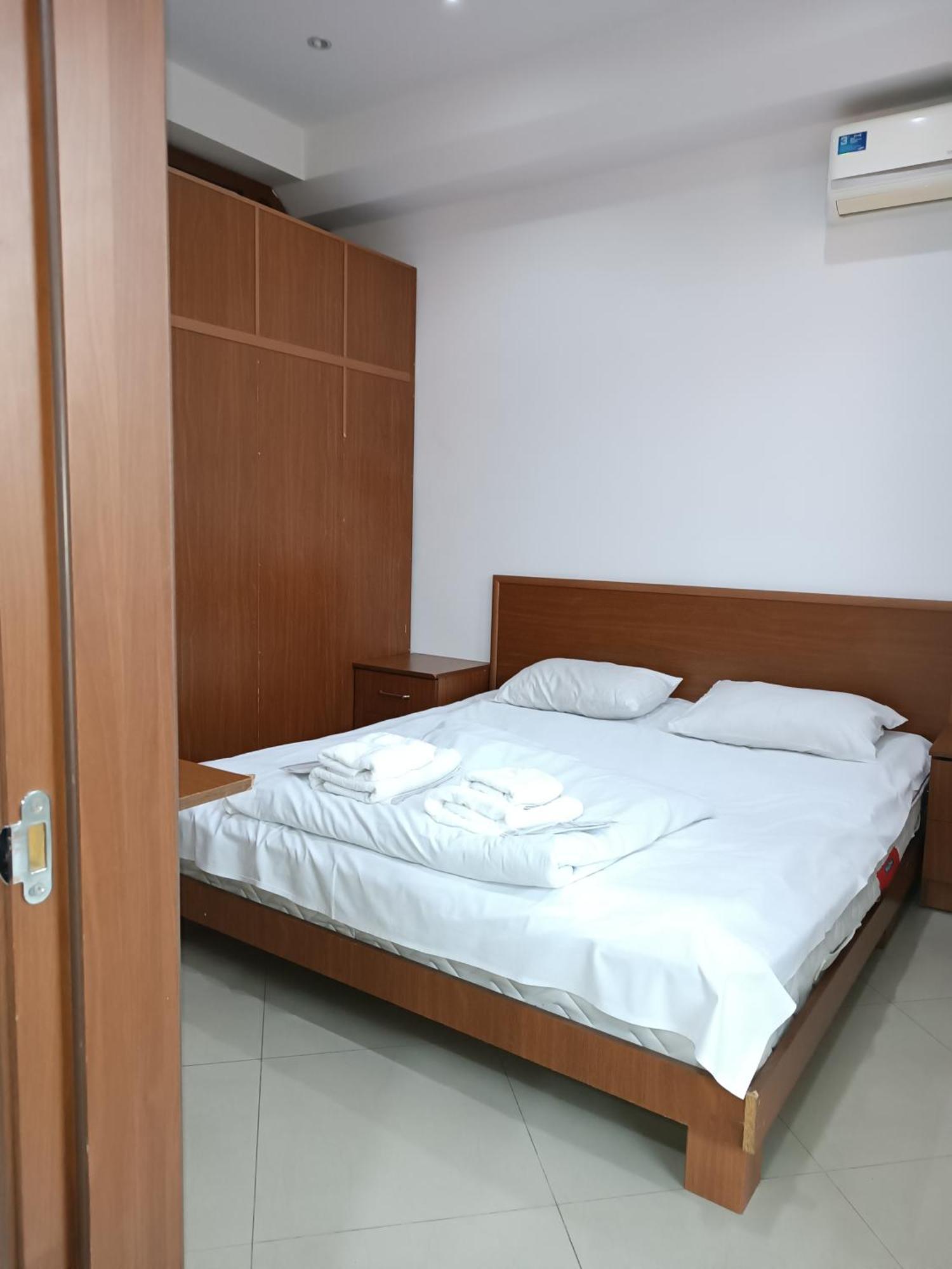 Rent Inn Yerevan On Sakharov Square Bagian luar foto